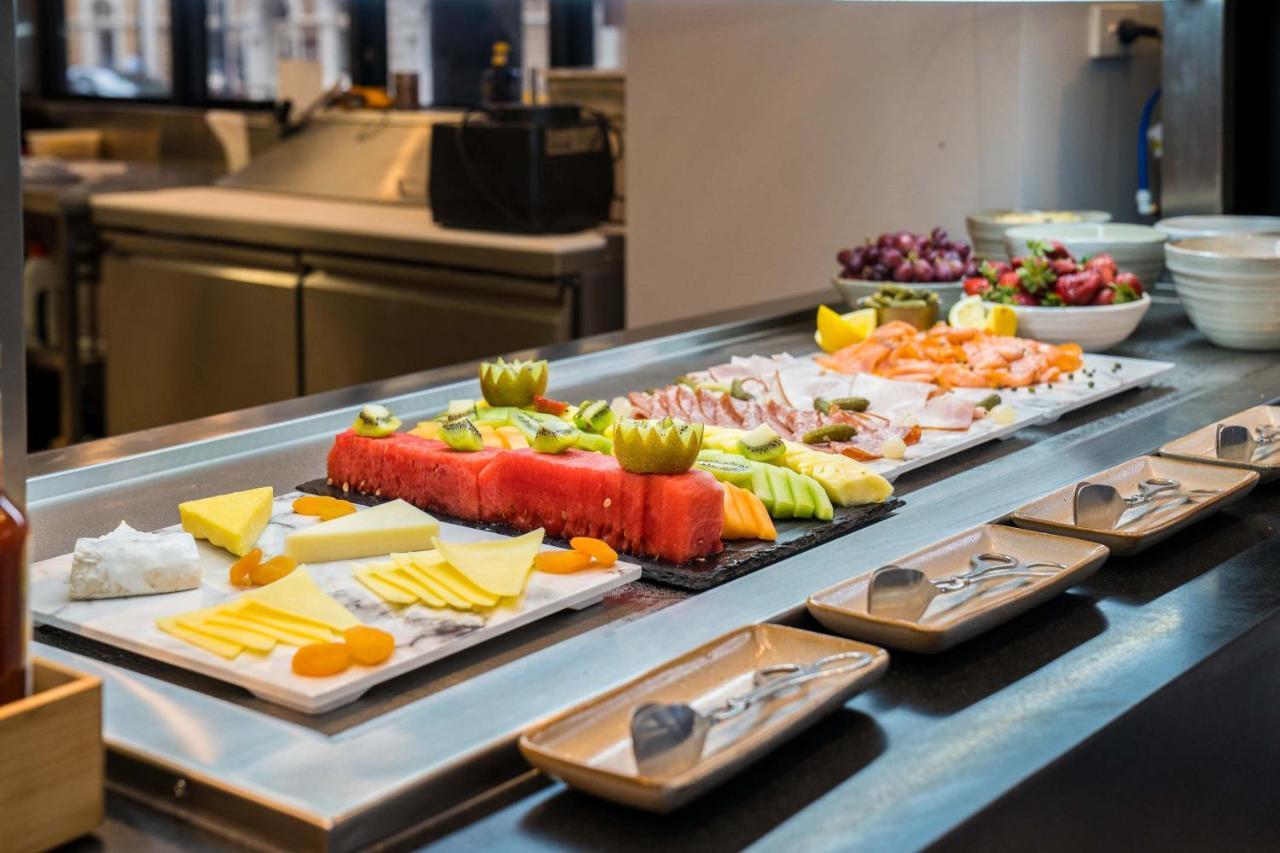 Peppers Waymouth Hotel Adelaide Luaran gambar A buffet at a hotel