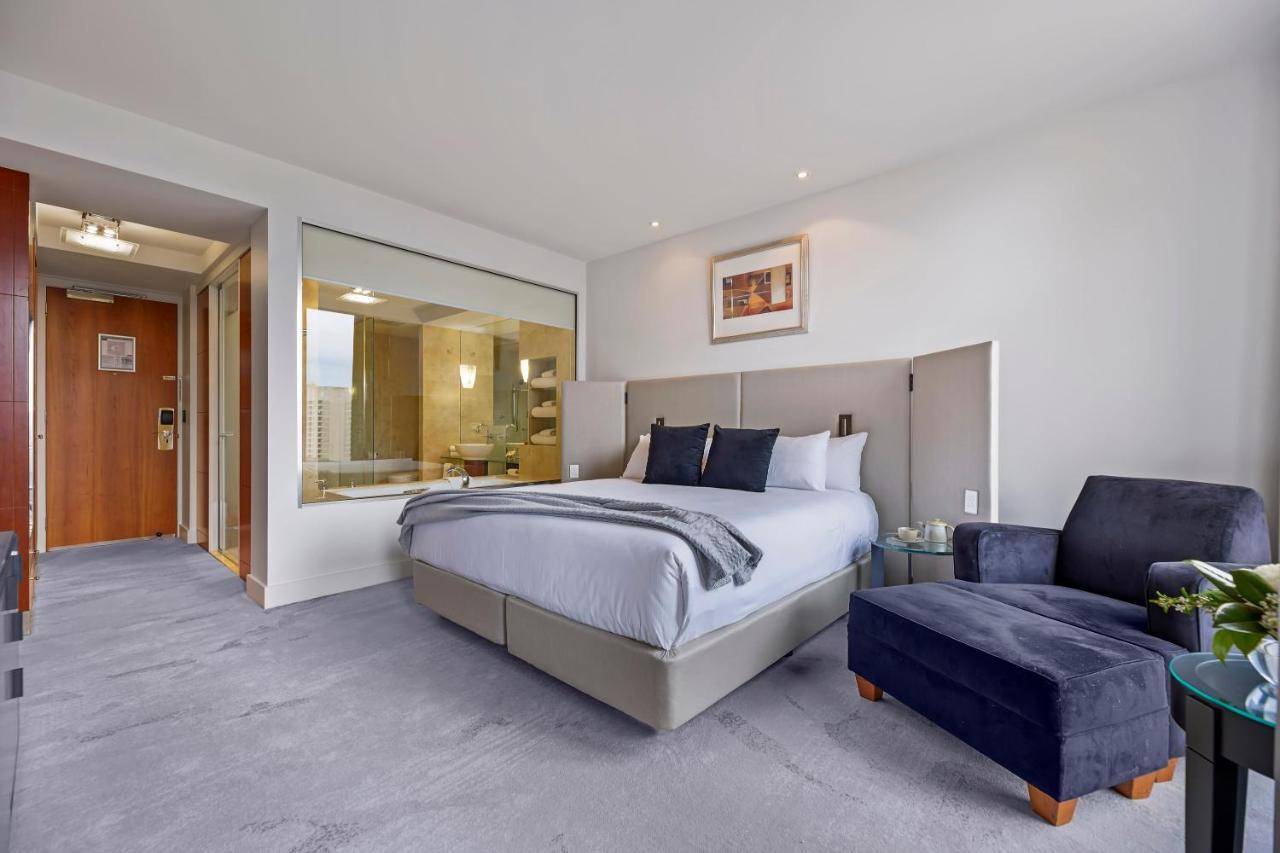 Peppers Waymouth Hotel Adelaide Luaran gambar A bedroom at the hotel
