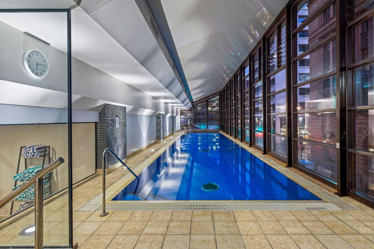 Peppers Waymouth Hotel Adelaide Luaran gambar The pool at the Ritz-Carlton, Melbourne