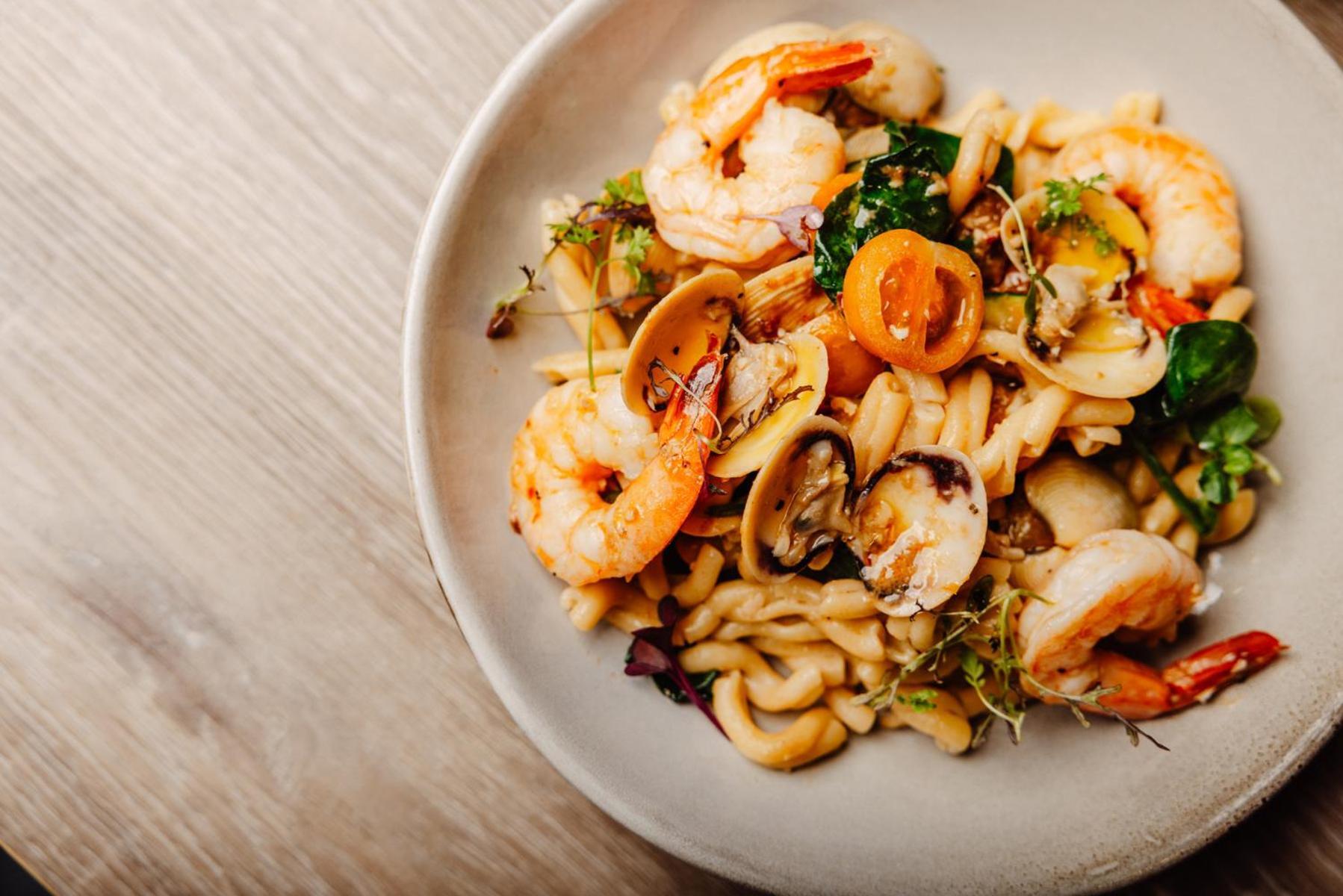 Peppers Waymouth Hotel Adelaide Luaran gambar Seafood chow mein
